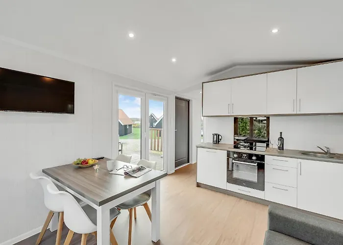 2 Bedroom Pet Friendly In *